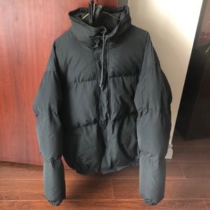 Black essentials puffer jacket